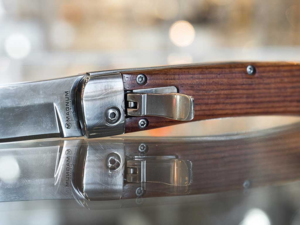 knifestock blog - opening mechanisms lever-lock